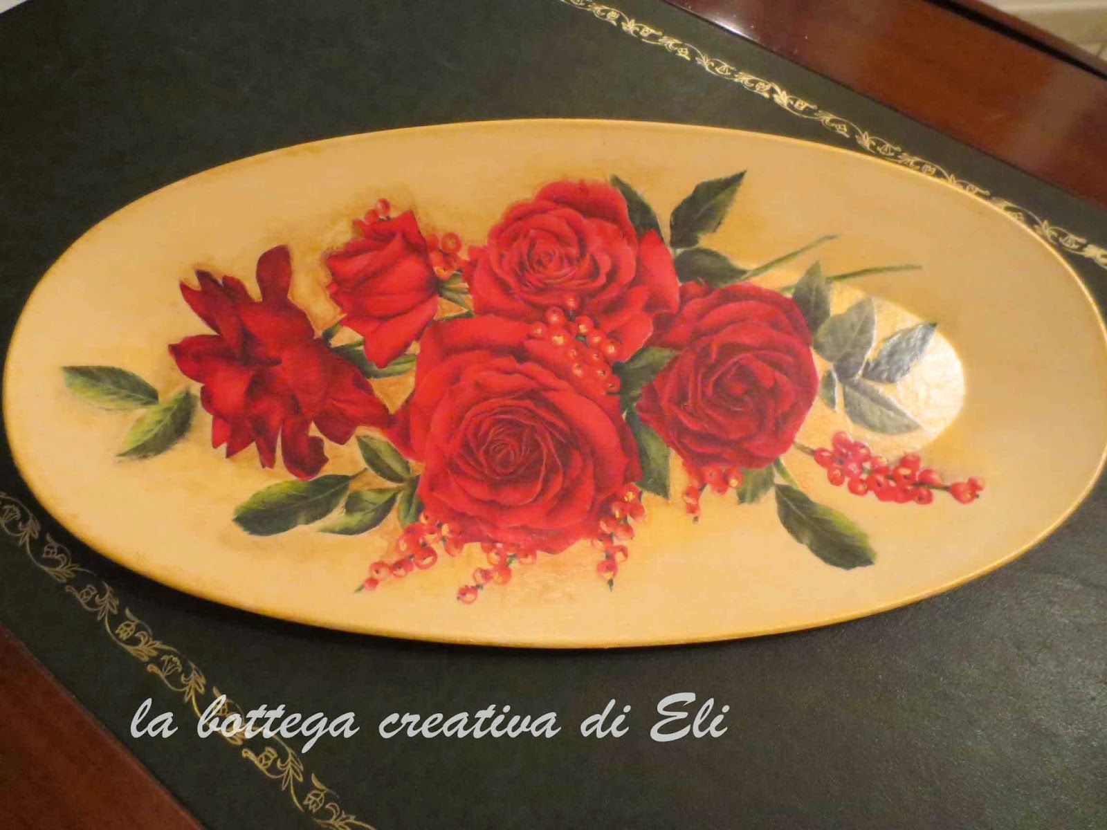 decoupage-con-rose-su-vassoio