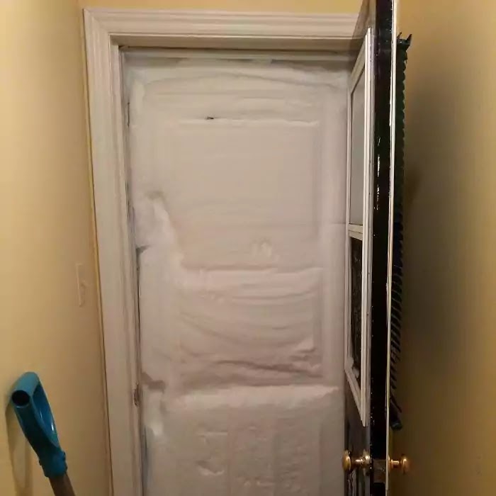 28 Epic Pictures Prove That A Blizzard Can't Scare Canadians