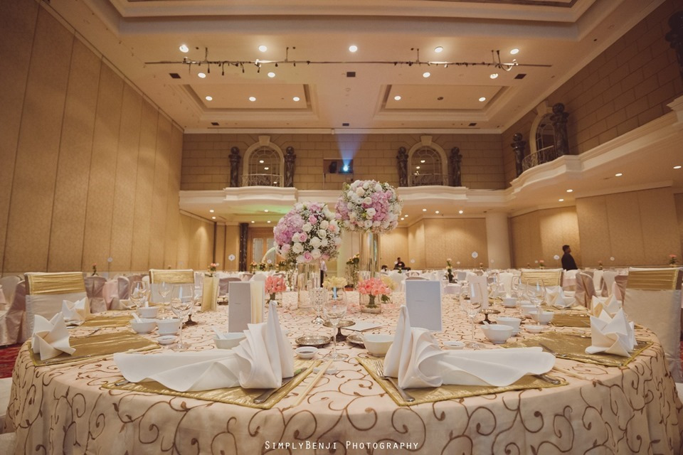 Wedding Reception At Renaissance Hotel Kl High Ceiling Ious Ballroom With Design That Resembles Old French House Balconies