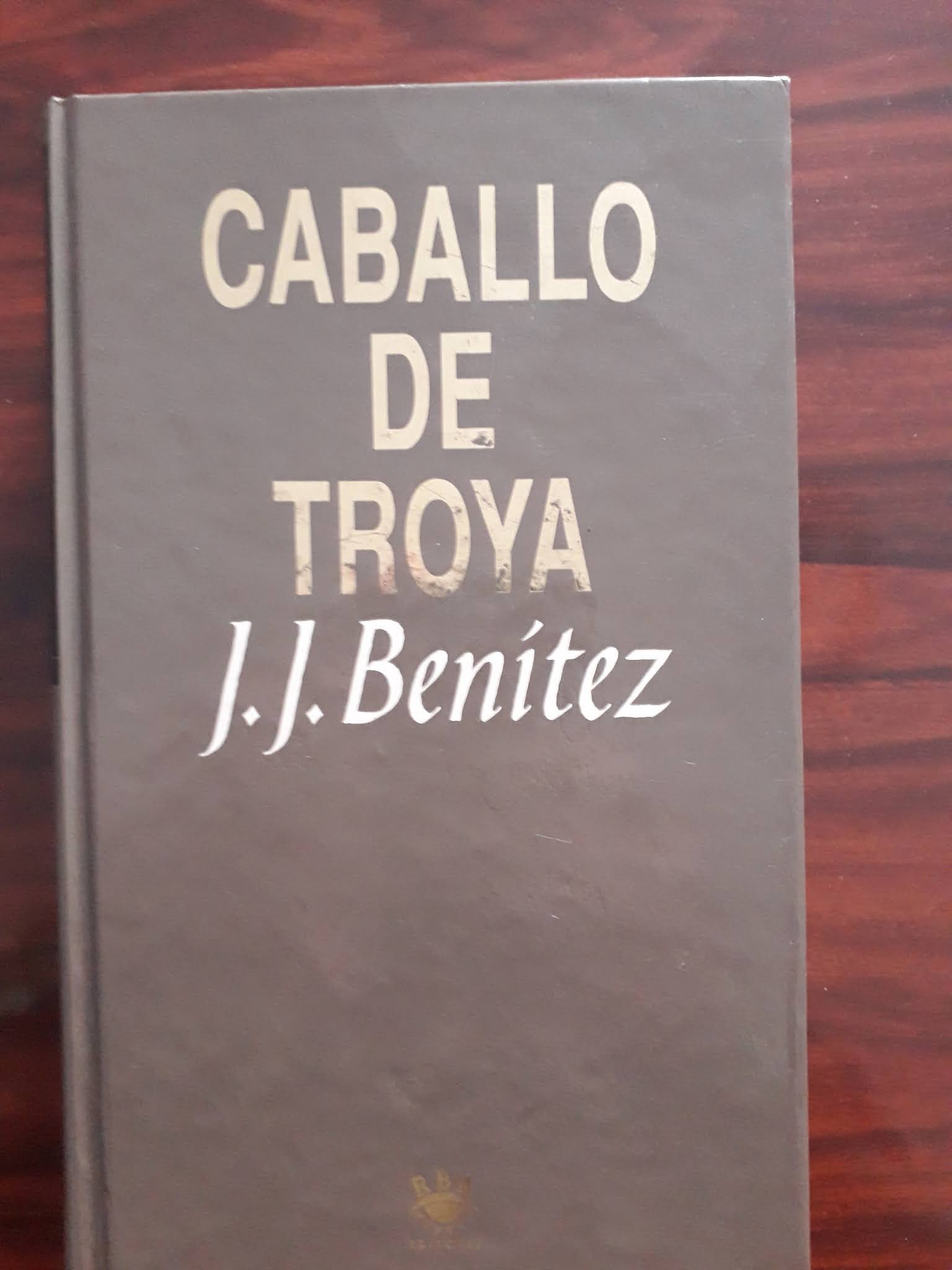 El asesino anda suelto Reseña «Caballo de Troya», de Juan José Benítez. El asesino anda suelto Reseña «Caballo de Troya», de Juan José Benítez.