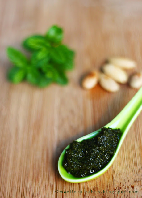 pesto di menta  (e  mandorle)