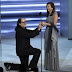 Director de los Oscar pide matrimonio en los Emmy