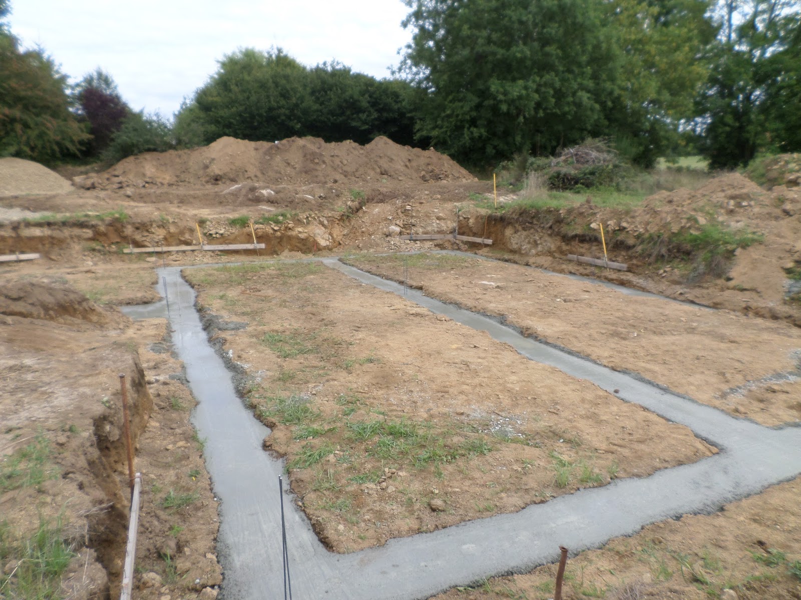 Autoconstruction Basse Normandie: Fouilles en rigole et coulage du