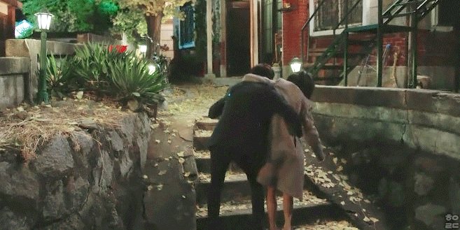 [저글러스] 이것은 로코를 위한 피지컬 차이 + 남주가 본인 피지컬 생각 안하고 여주에게 뽀뽀 할때.gif | 인스티즈