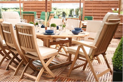 Gartenkunst oder Wege nach Eden: Gartenmöbel pflegen