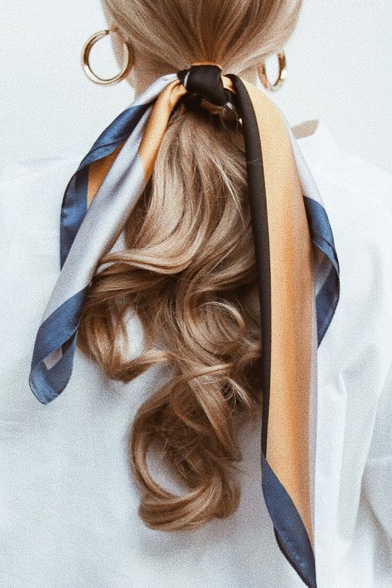 Style Inspiration | Mini Trend: the Silk Scarf