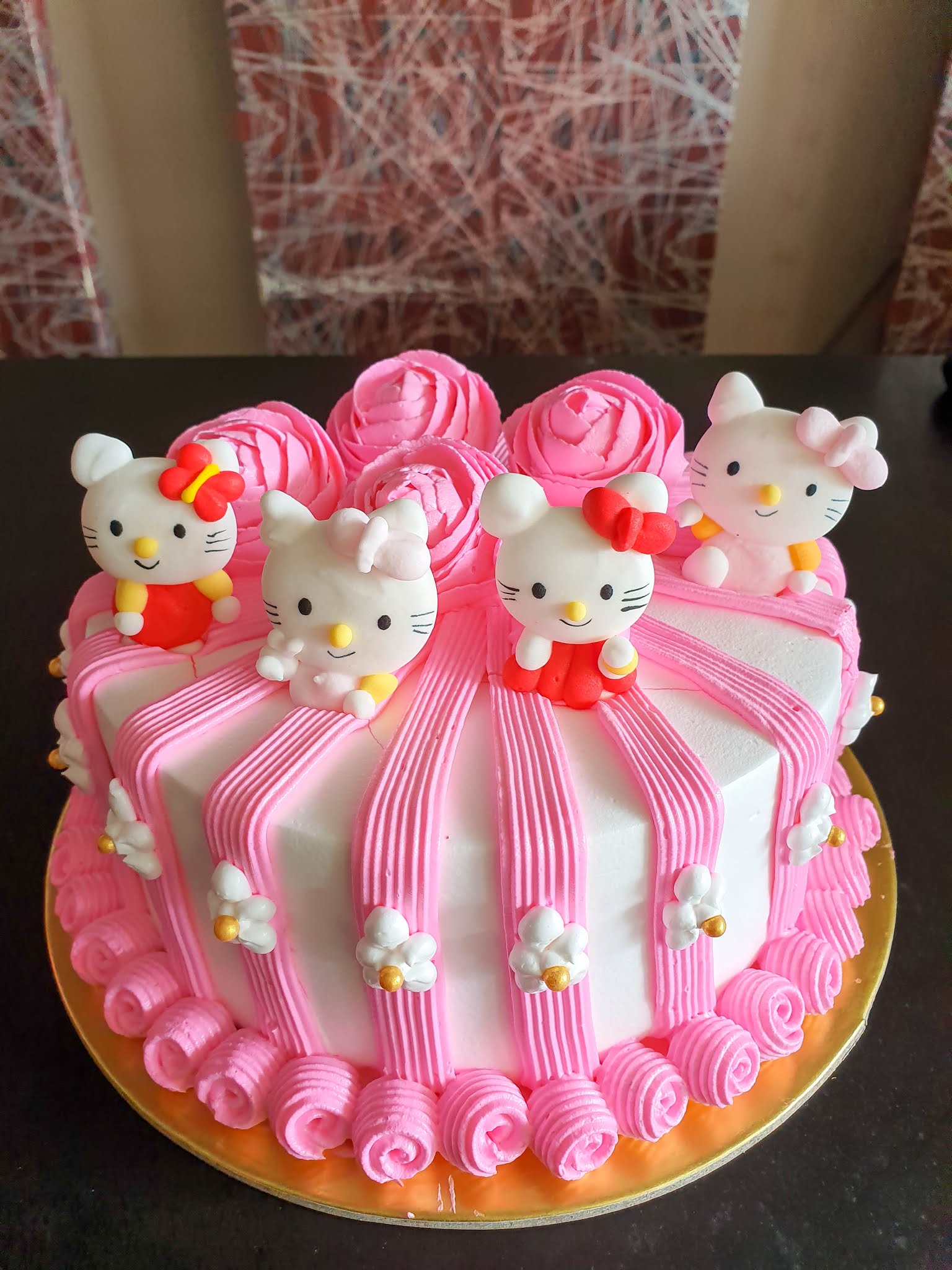Kue Ulang Tahun Tema Hello Kitty
