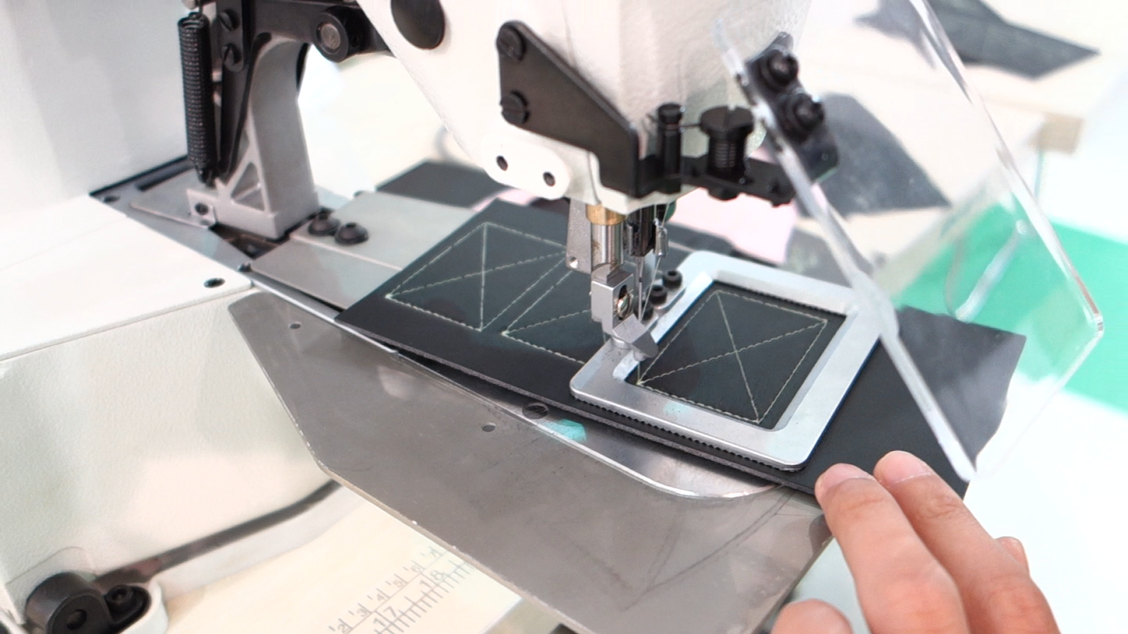 Label Attach Velcro Attach Sewing Machine.