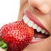Tips Memutihkan Gigi Dengan Buah Strawberry