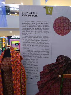 mall suria sabah suriasabah membeli belah kota kinabalu KK sabah malaysia kraf tekstil kain adat destar dastar tanjak kadasan dusun dayak tenun songket sarawak pua kumbu ringgit mall suria sabah suriasabah membeli belah kota kinabalu KK sabah malaysia kraf tekstil kain adat destar dastar tanjak kadasan dusun dayak tenun songket sarawak pua kumbu ringgit
