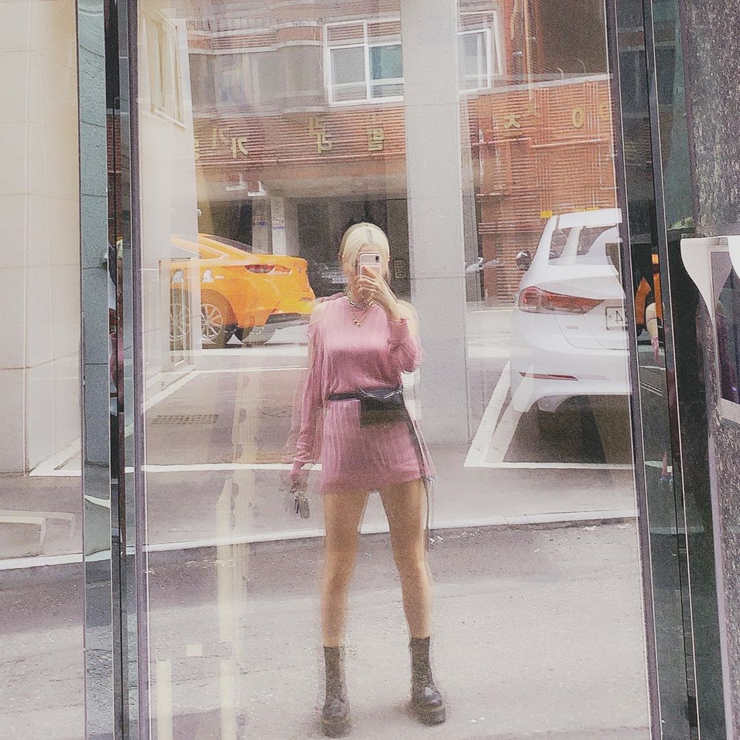 복근이 점점 생기는게 보이는 전소민.kard | 인스티즈