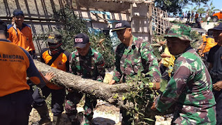 WARGA SIDOMULYO BERSAMA APEM LAKSANAKAN KERJA BHAKTI