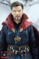 S.H. Figuarts Doctor Strange (Battle On Titan Edition) 04