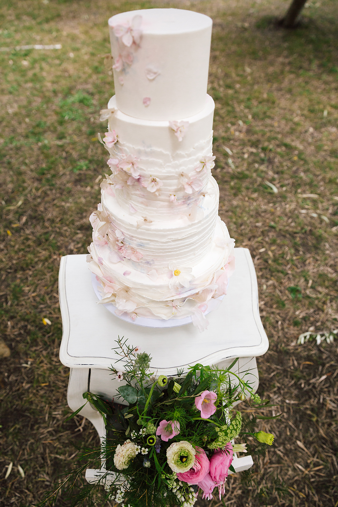 poppy and sage photography tyneale hahn makeup stationery cake venue