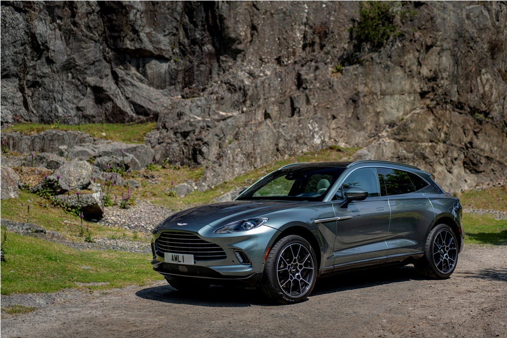 2021 Aston Martin DBX Stirling Green