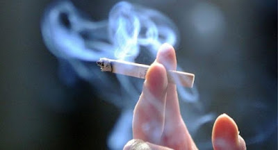 Κορωνοϊός: Πόσο κινδυνεύουν παιδιά, νέοι και καπνιστές