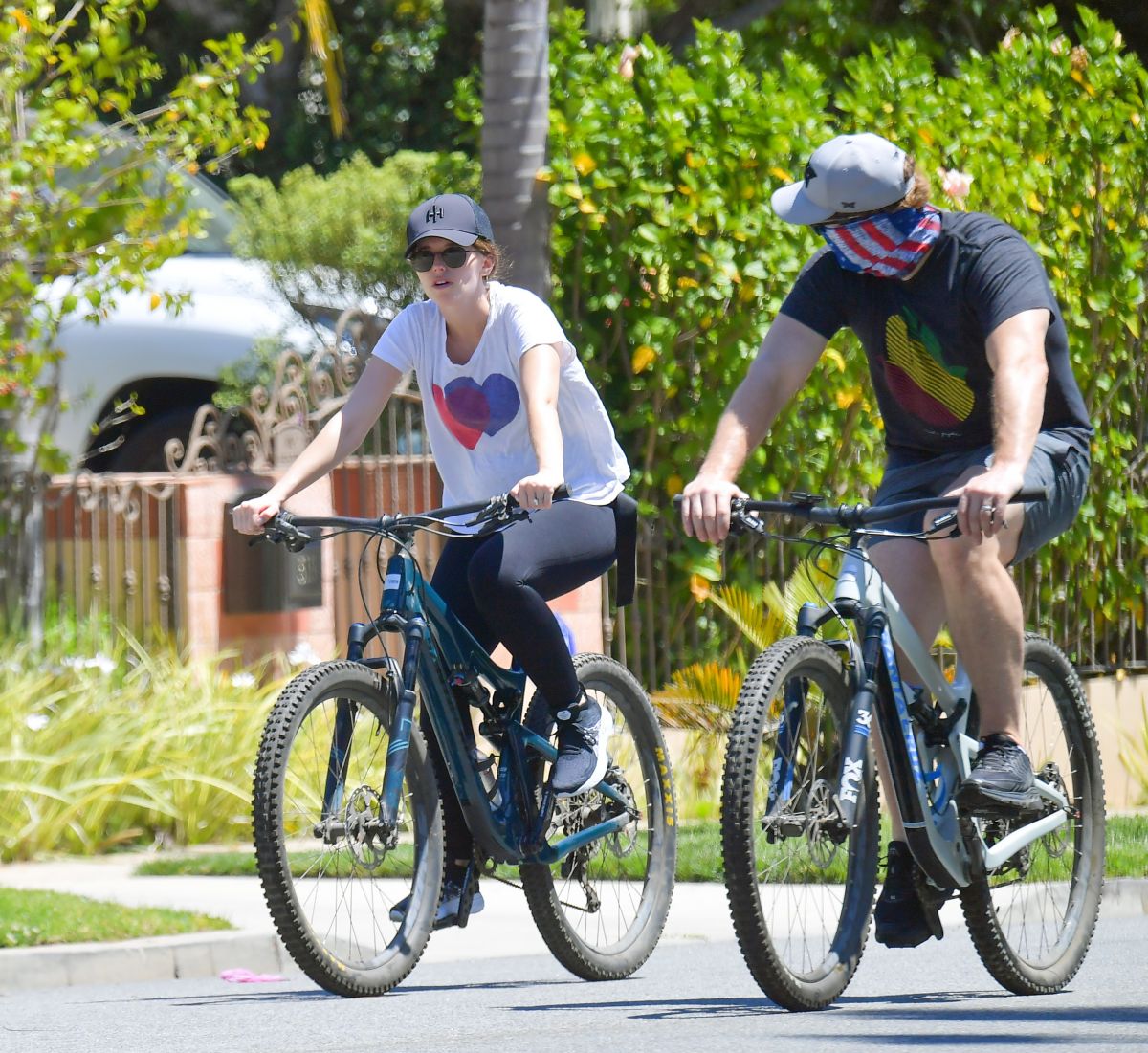 Katherine Schwarzenegger Outside Riding Bike in Santa Monica 25 Apr-2020