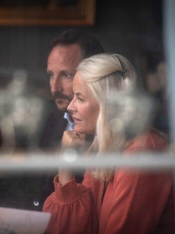 Crown Prince Haakon and Crown Princess Mette-Marit contacted with Norwegian Council for Mental Health. pink sweater