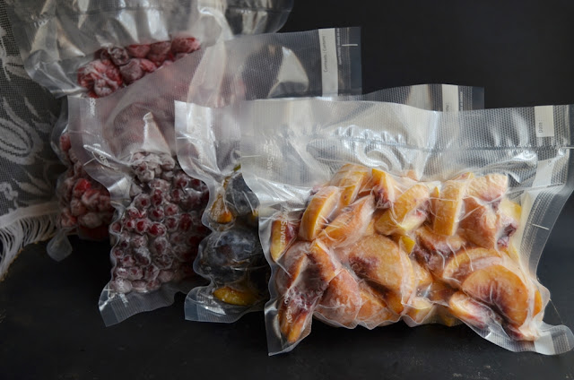 Cum congelam fructele