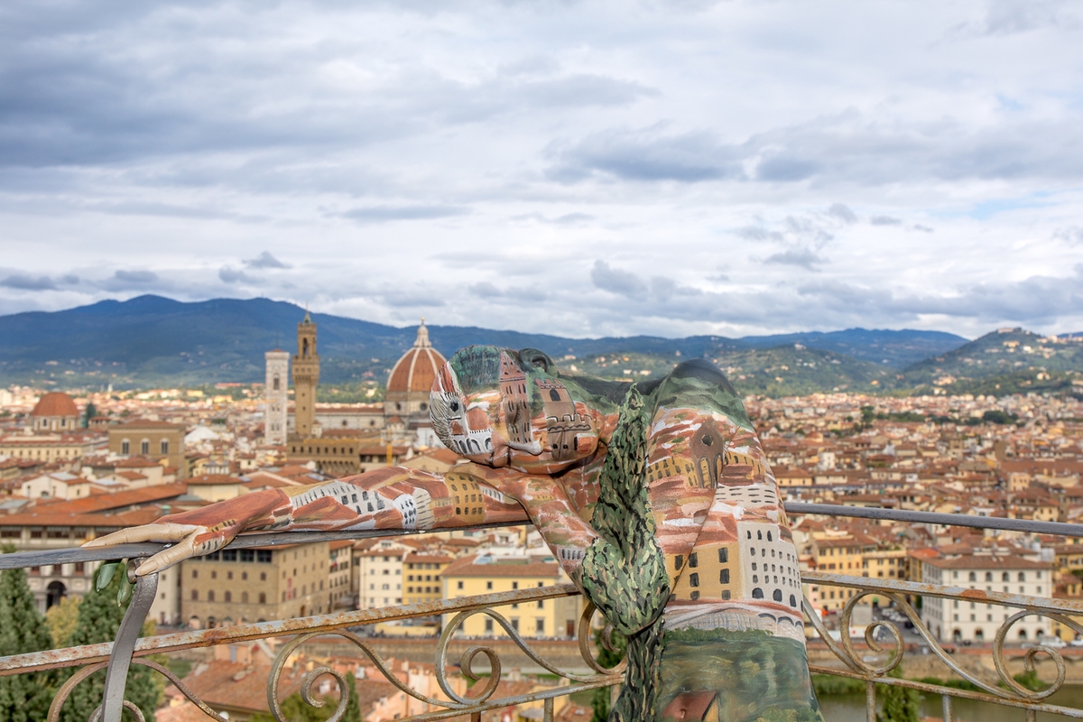 01-Duomo-of-Florence-Trina-Merry-Body-Painting-on-location-in-Tuscany-Italy-www-designstack-co