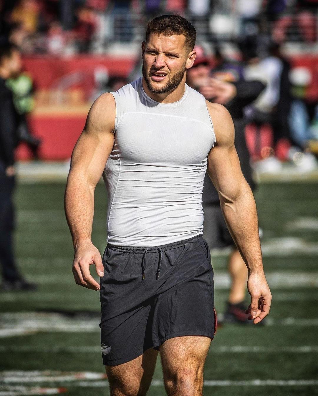 sexy-beefy-rugby-players-nick-bosa-daddy-big-biceps-hairy-legs