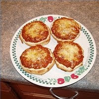 orig_bloomington-schools-pizza-burgers-20170602115910031312n6k7i4.jpg