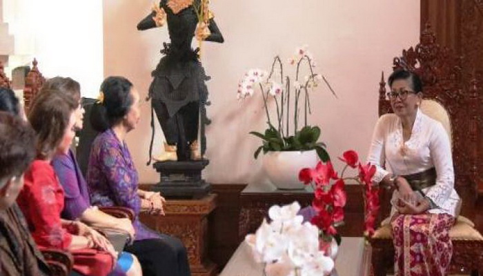 Putri  Koster Minta Rotary Club of Bali Taman Turut Tanggulangi Sampah