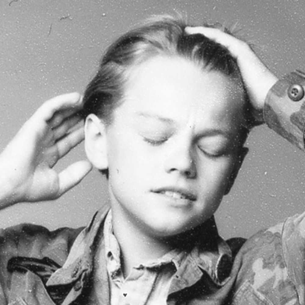 Awesome Photos of Teenage Leonardo DiCaprio Showing off His Emotional