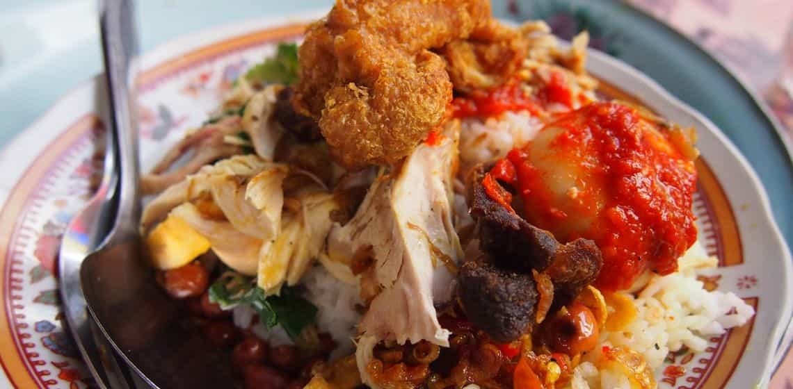 5 Rekomendasi Tempat Nasi Campur Ayam Paling Enak di Bali - CalonPintar.Com