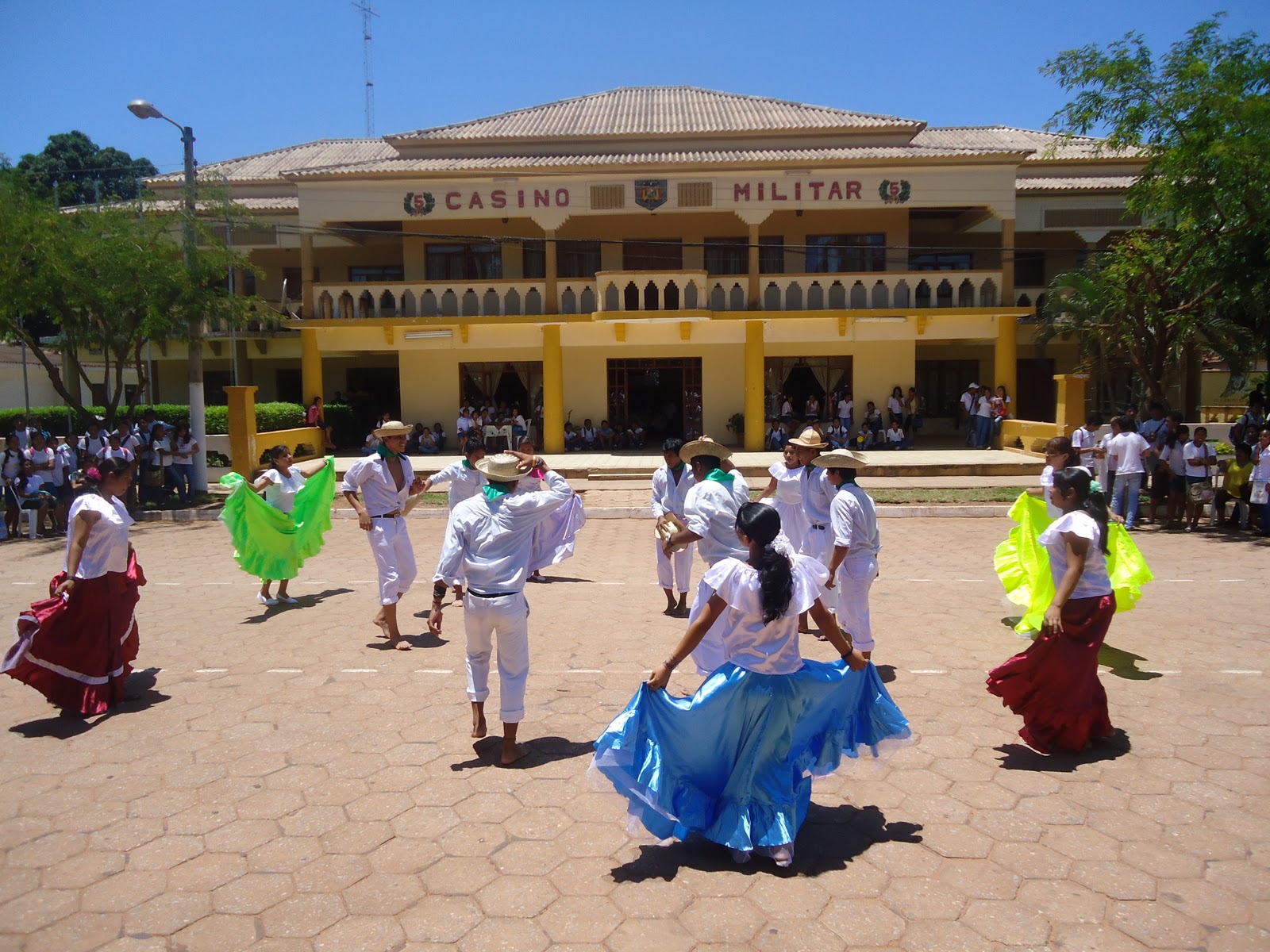 Robor Es Turismo Feria Estudiantil Sobre Democracia Intercultural 