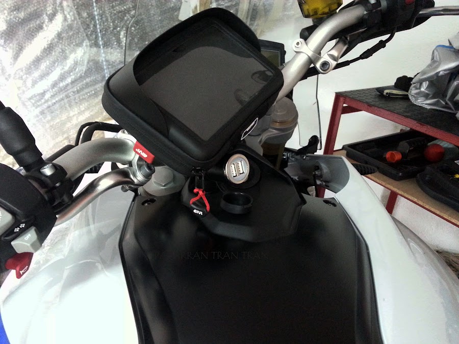 BMW f800GS. Trail Forever. Porta GPS Universal Givi s954b