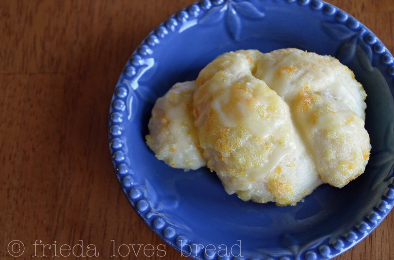 Frieda Loves Bread Orange Bowknot Rolls