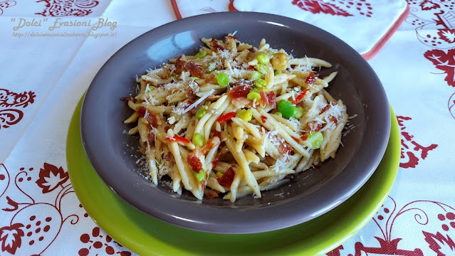 Pasta fave, prosciutto e pecorino