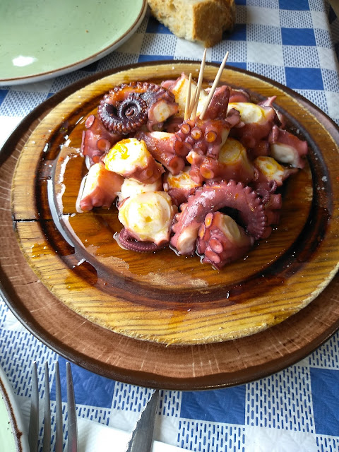 PULPO A FEIRA. TRADICIONES GALLEGAS