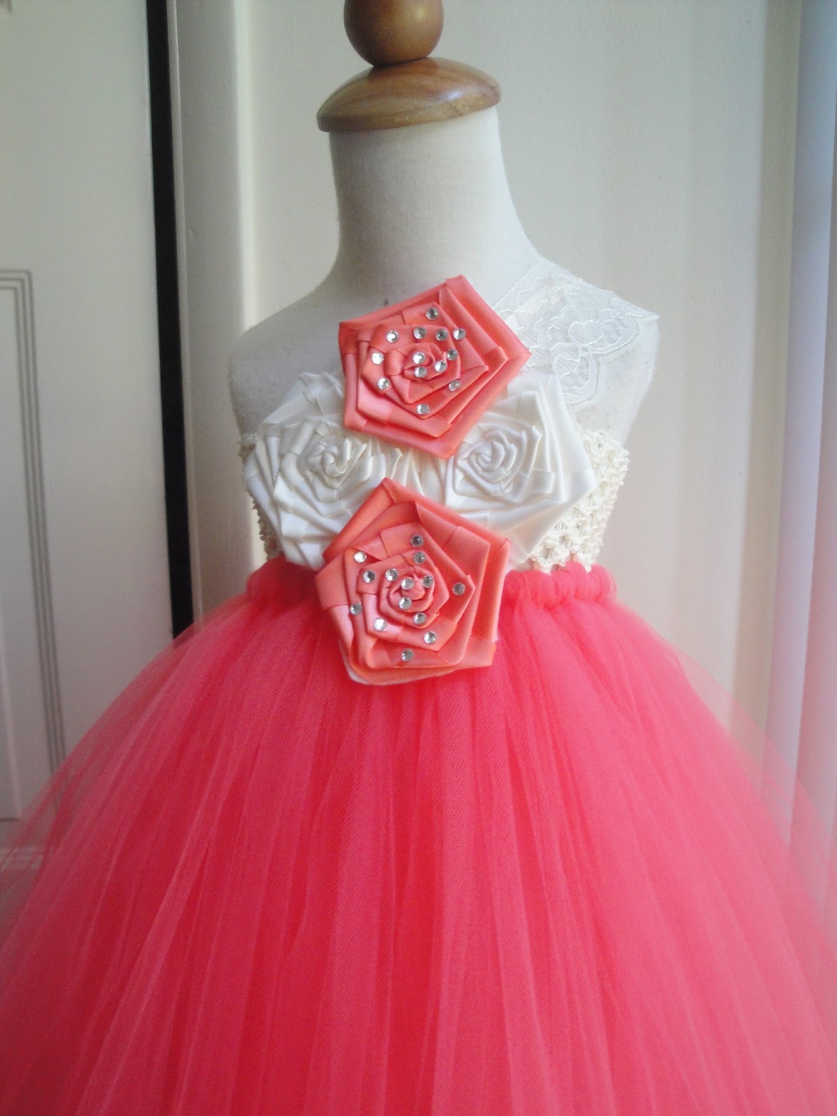 Hollywoodtutu dresses: flower girl tutu dress in Coral,ivory and lace