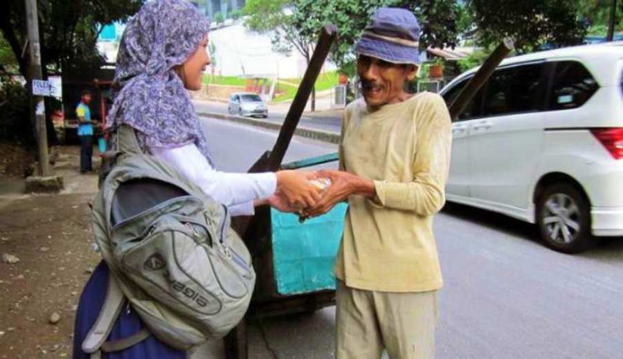 Berlaku ihsan kepada orang tua sama artinya