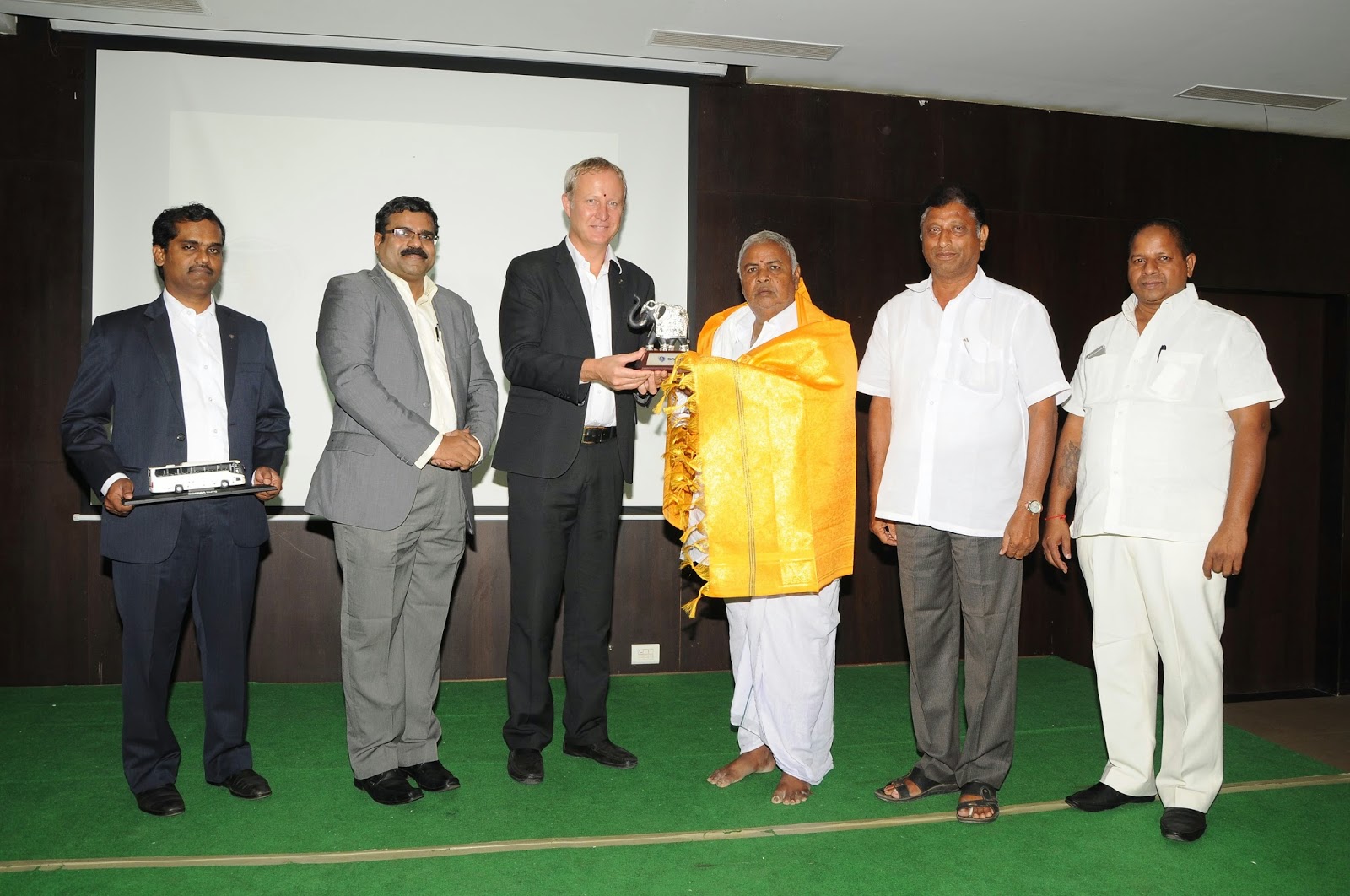 VMSALT Chaser SCANIA INDIA MORNINGSTAR TRAVELS (GUNTUR)