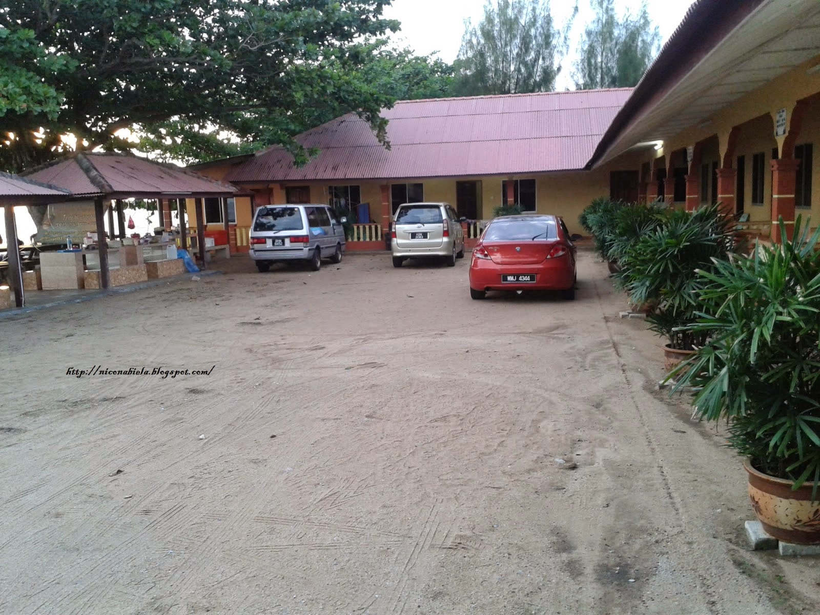 CHALET PENGKALAN BALAK MELAKA AREA Pantai Suria Chalet