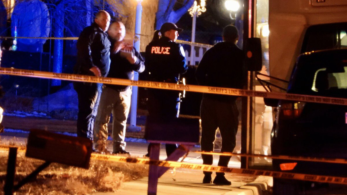 расстреляли четырех. терробороновцы расстреляли детей. расстреляли четырех. расстреляли четырех. массовый расстрел в сша в торговом центре.