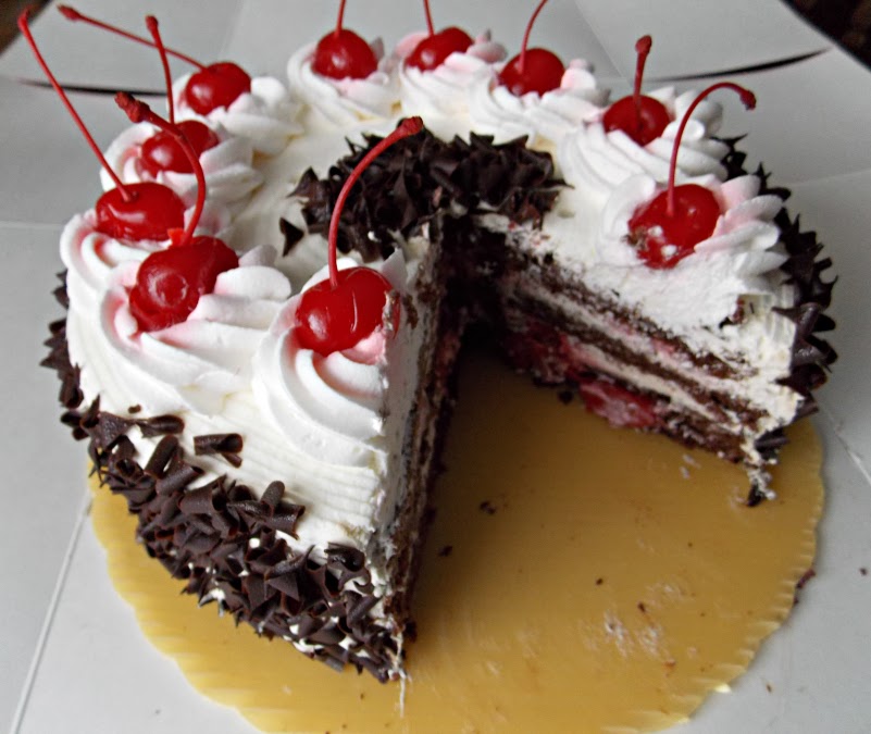 Mystery Lovers� Kitchen A Happy Birthday Cake from Cleo Coyle