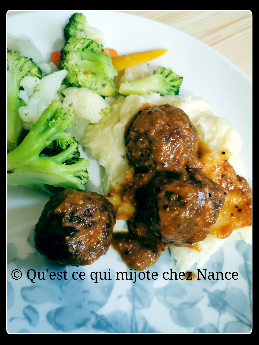 Qu'estce qui mijote chez Nance Boulettes de boeuf au bacon, sauce