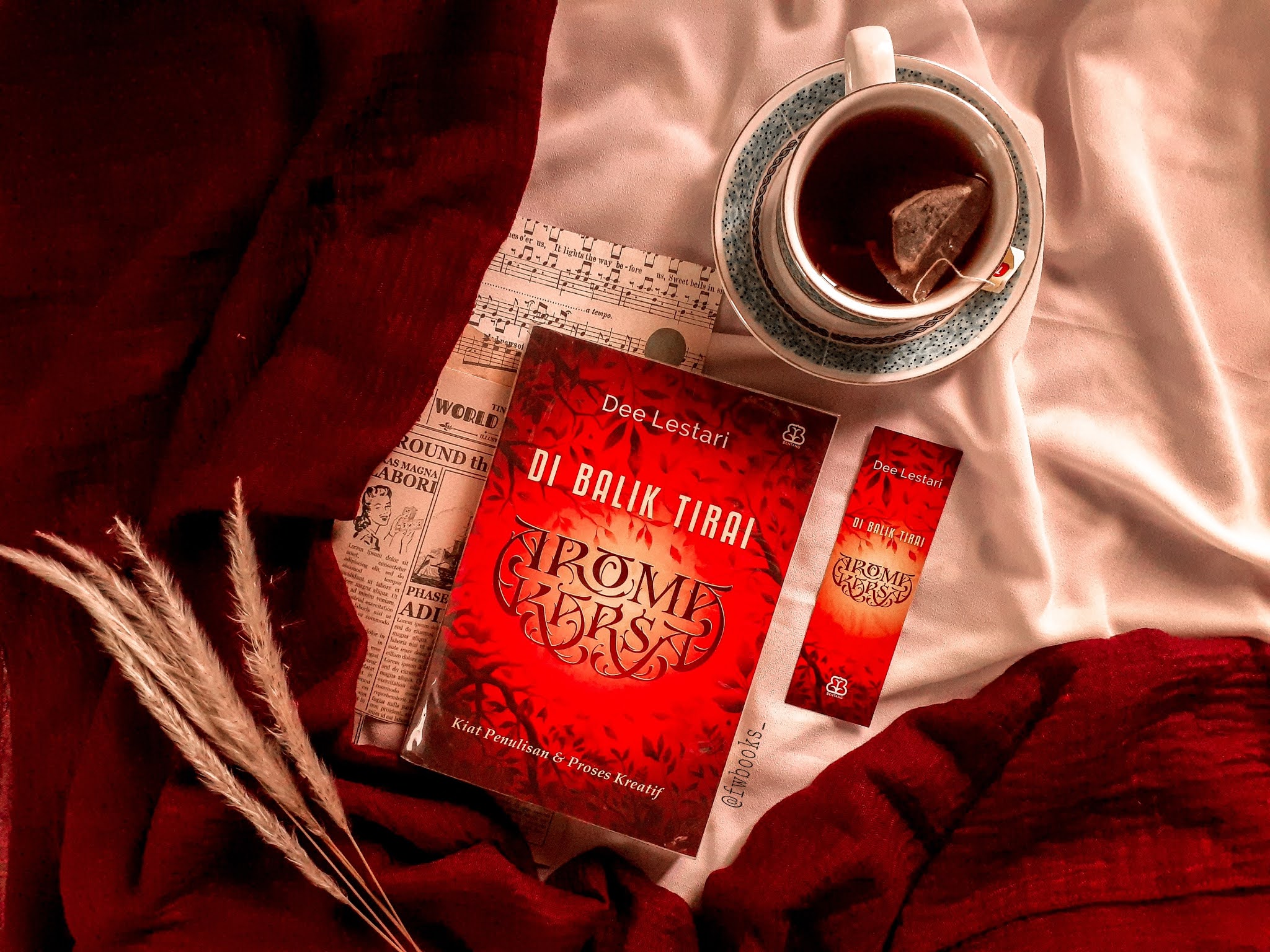 Book Review Di Balik Tirai Aroma KarsaDee Lestari