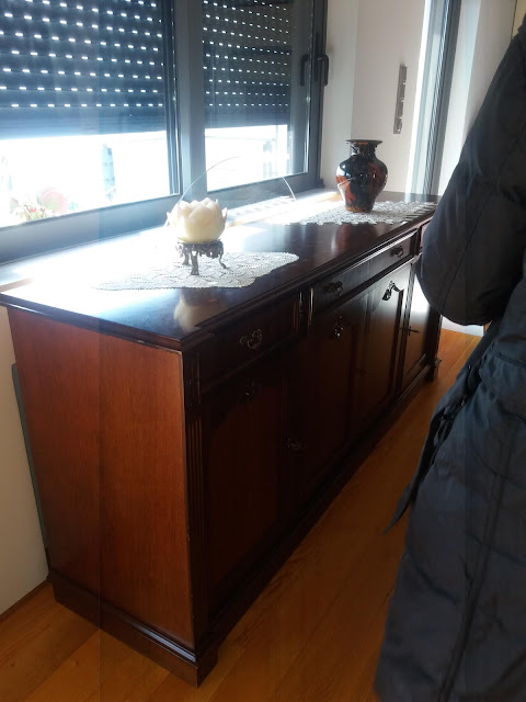 Αφιέρωμα: Μπουφές! Αρκούδα καφέ ... "τρέχα και βάψε" τον ξύλινο μπουφέ 39 Annie Sloan Greece Αφιέρωμα: Μπουφές! Αρκούδα καφέ ... "τρέχα και βάψε" τον ξύλινο μπουφέ 39 Annie Sloan Greece