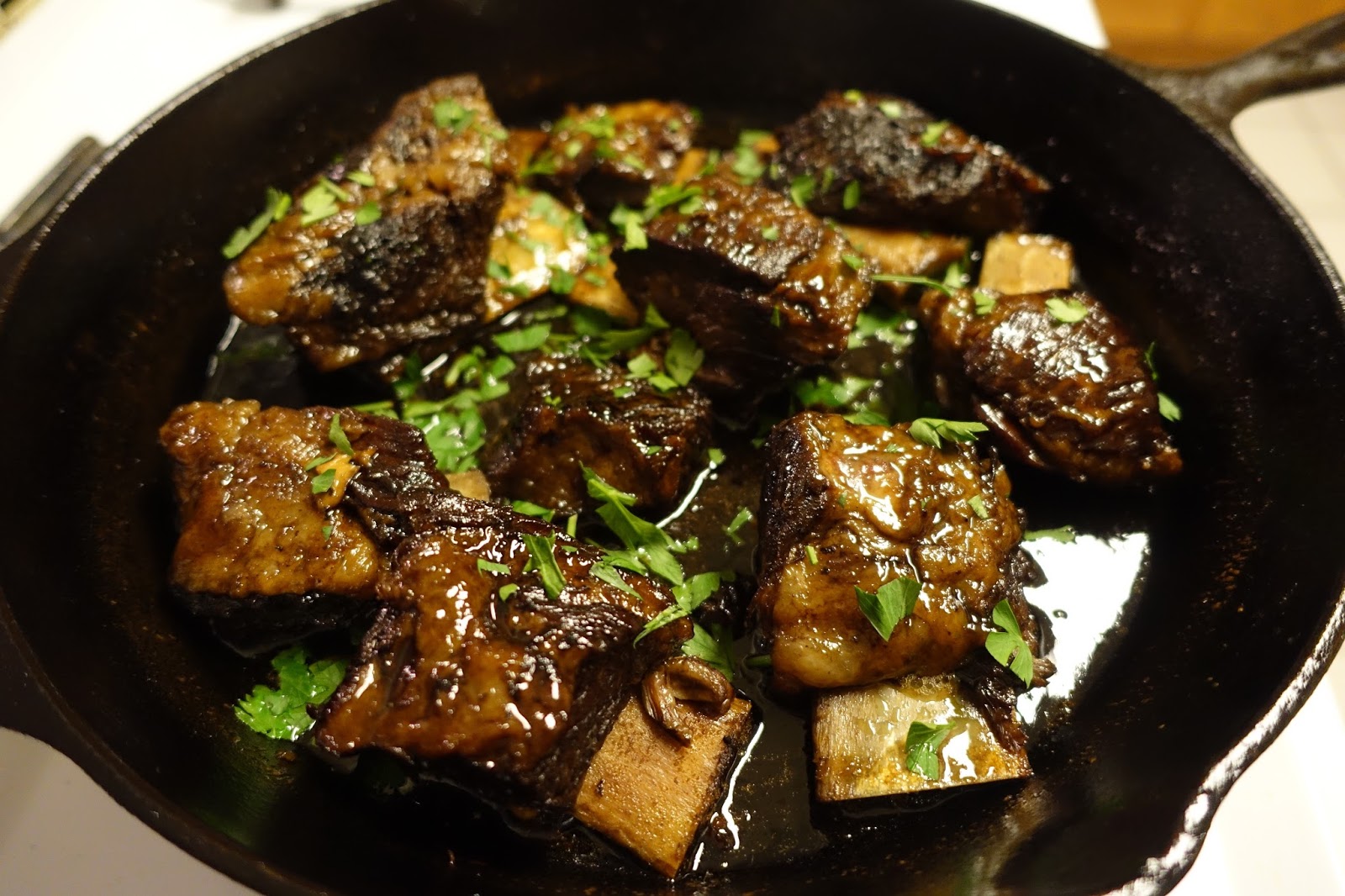 Asian Slow Cooker Short Ribs - Kathy Nom Nom