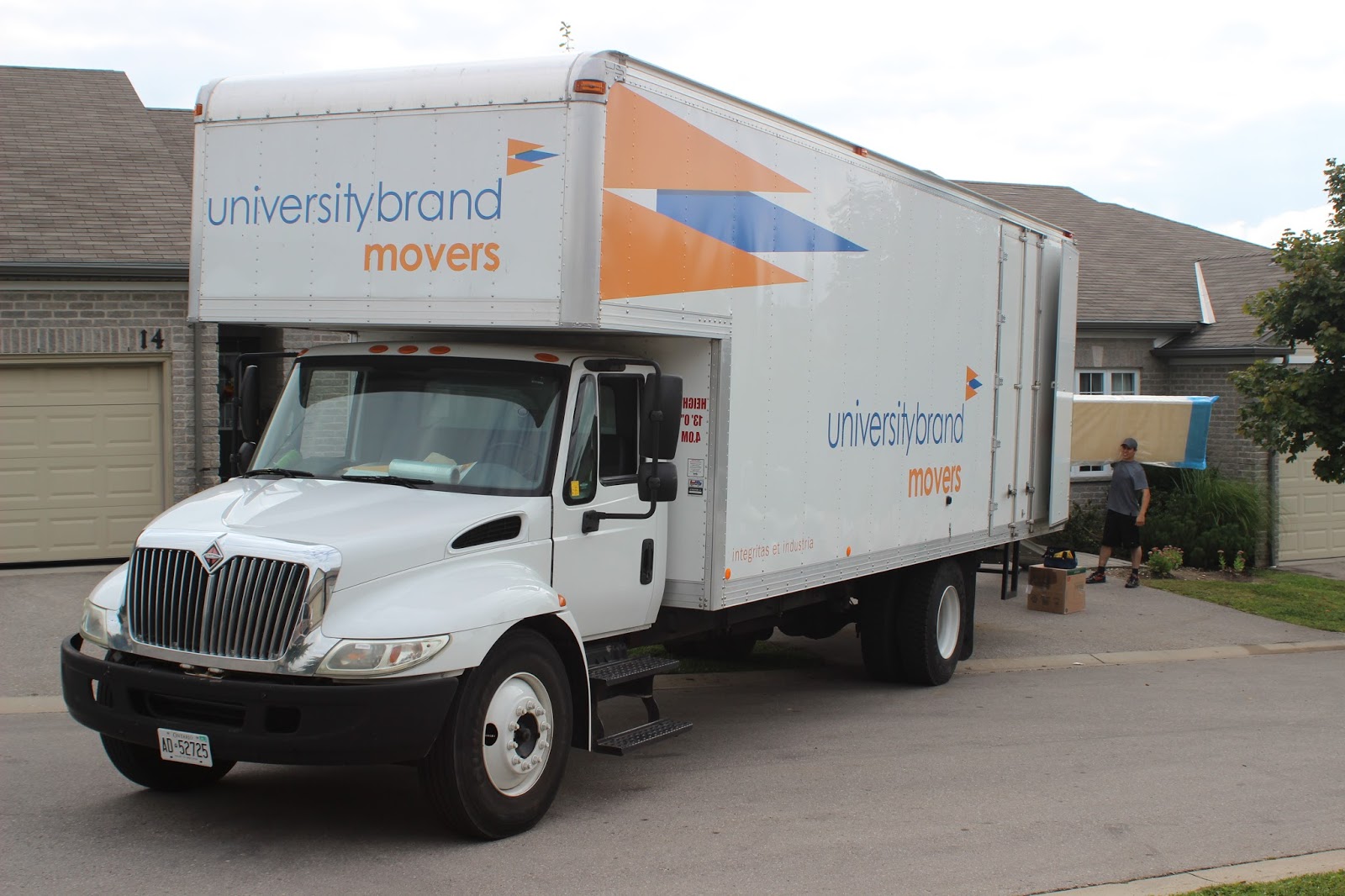 Moving London Ontario UNIVERSITY BRAND MOVERS