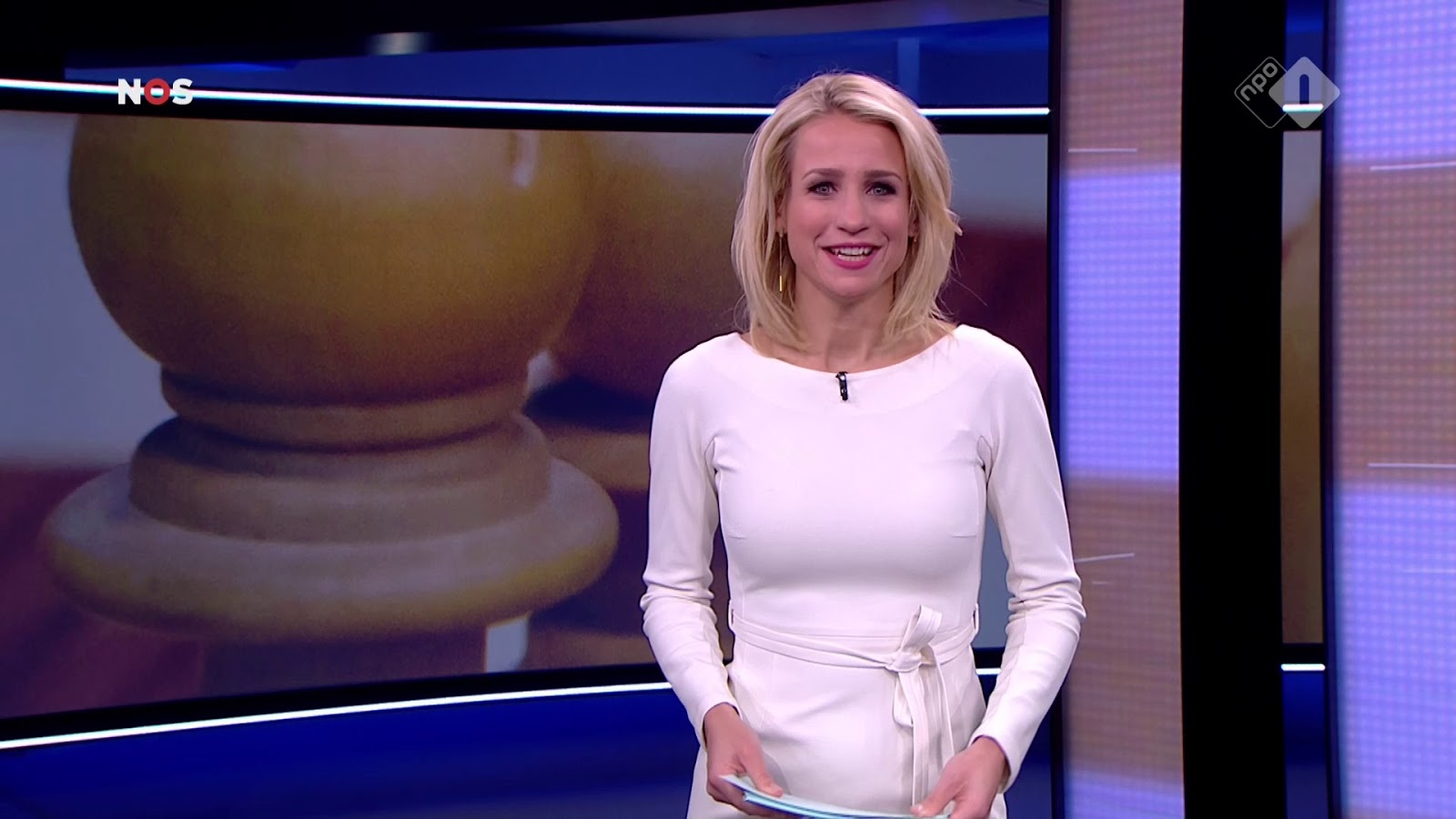 Dionne Stax De stijl van presentatrice Dionne Stax 'Op hoge hakken ben ik tante Sidonia'