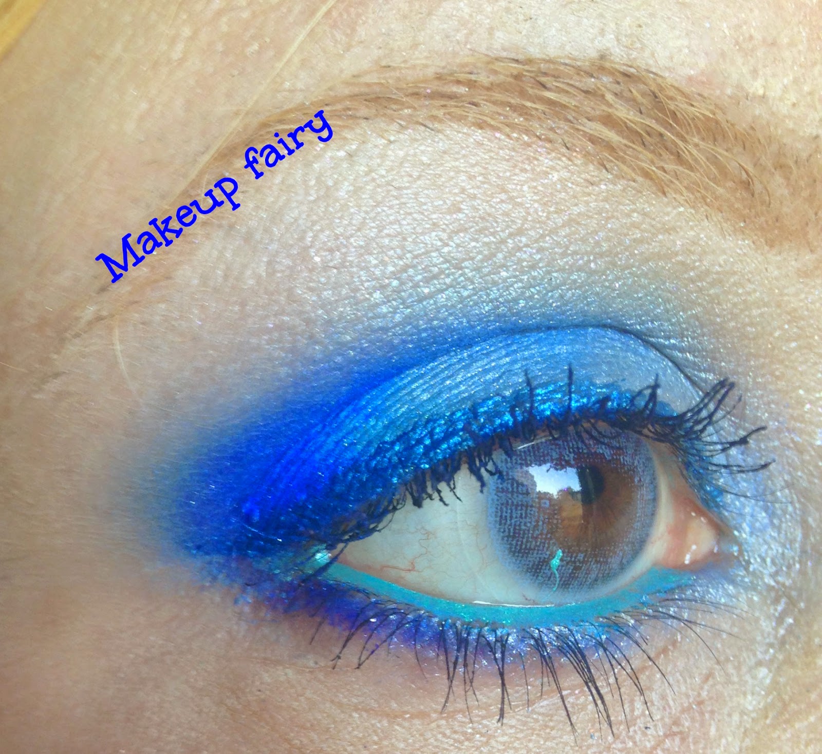 Tinklesmakeup eye makeup look vibrant blue