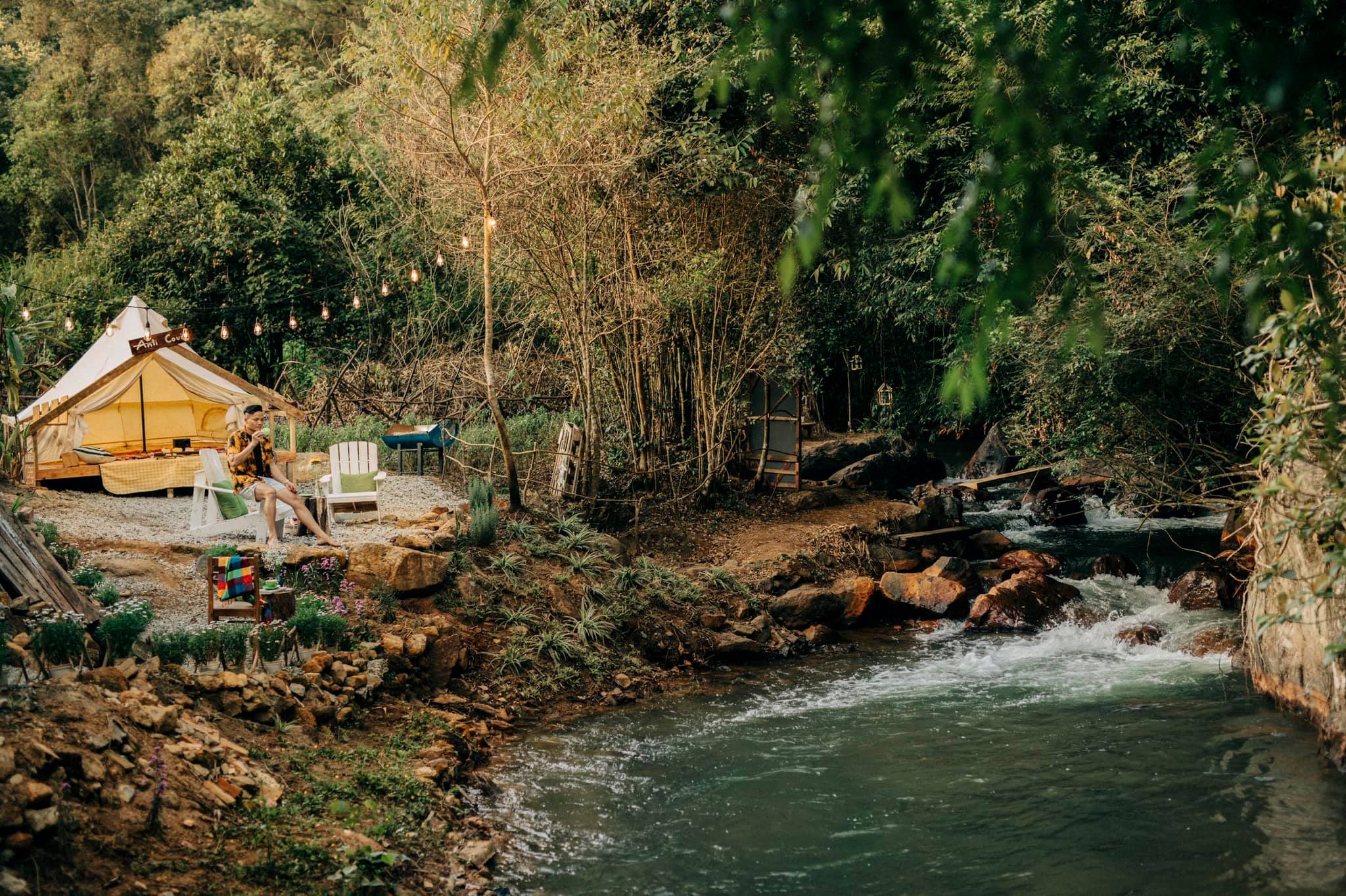 Nhà Bên Suối