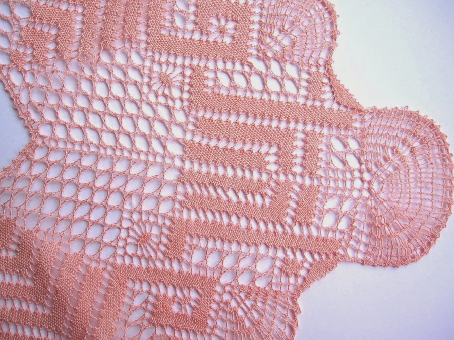 foto esquina puntilla nº 2 de encaje de bolillos con esquema descargable