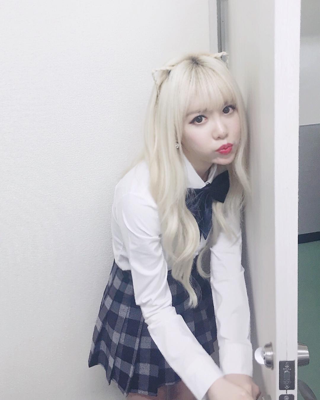 Let's play hide and seek with T-ara's Qri | T-ara World